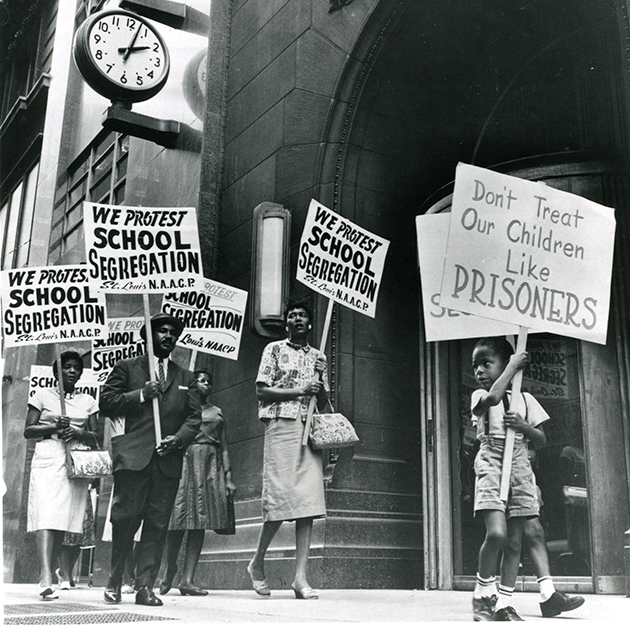 Demonstrators picket in front of a school board office protesting segregation of students, 1963. Part of a Picture Story entitled "Why They Marched" about the March on Washington. Image: RBM Vintage Images / Alamy Stock Photo